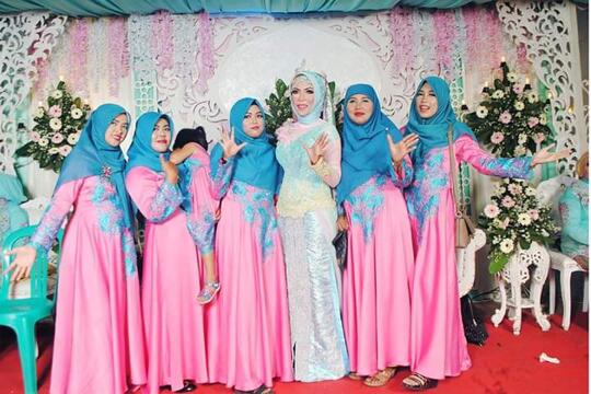 Kebaya Syar'i Versi Keluargaku