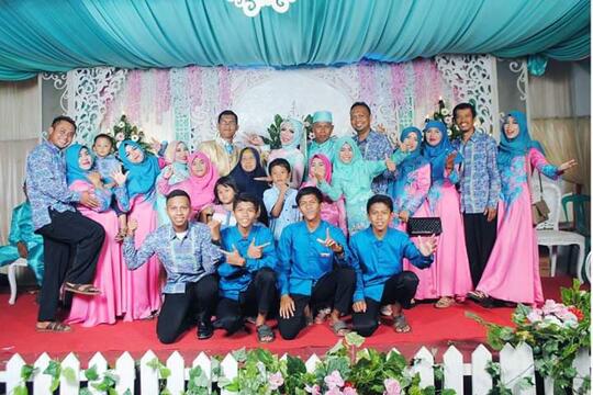 Kebaya Syar'i Versi Keluargaku