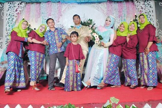 Kebaya Syar'i Versi Keluargaku