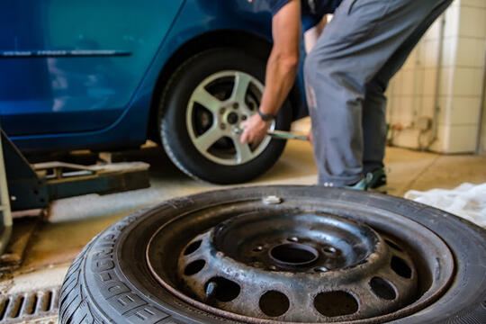 Inilah Ciri Ban Mobil Harus Segera Diganti