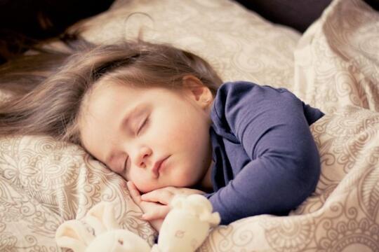 Sibuk Bekerja? Jadikan Momen Sebelum Anakmu Tidur Sebagai Quality Time Bersama Anak!