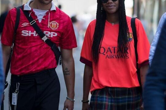 Sista Tetap Bisa Tampil Stylish dengan Menggunakan Baju Bola Kok!