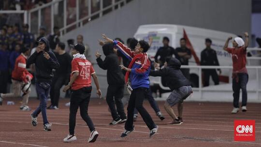 Sepakbola Indonesia Dirusak Suporter Indonesia