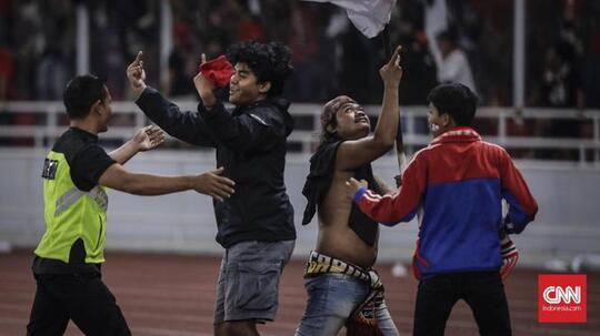 Sepakbola Indonesia Dirusak Suporter Indonesia