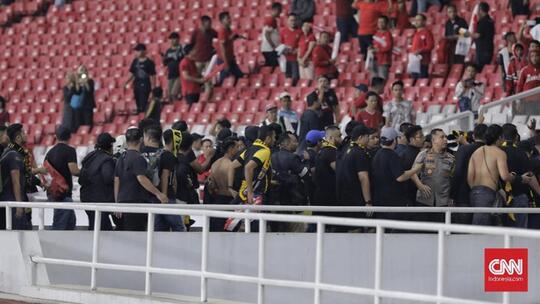 Sepakbola Indonesia Dirusak Suporter Indonesia