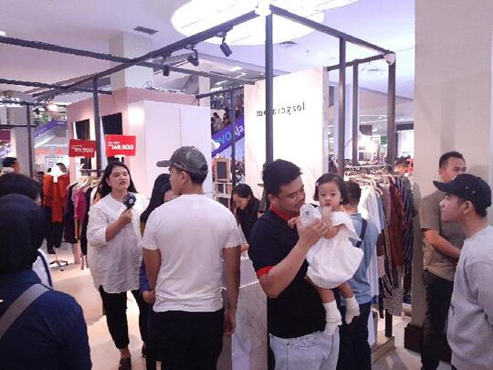 Jokowi Ajak Keluarga Belanja, Kahiyang Ayu - Bobby Nasution Gerah