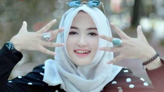 Wanita Berlomba Untuk Menjadi Cantik !! Emang Apa Sih Manfaatnya ?