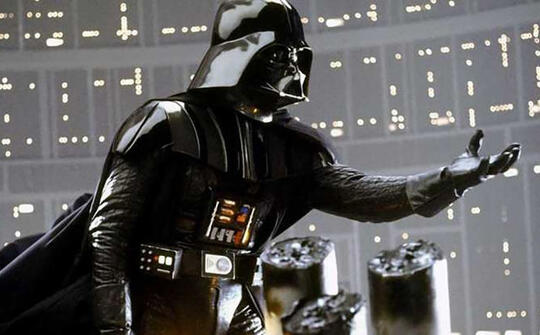 Topeng Asli Darth Vader dalam Film Star Wars Empire Strikes Back Bakal Dilelang!