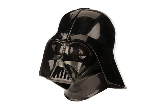 Topeng Asli Darth Vader dalam Film Star Wars Empire Strikes Back Bakal Dilelang!