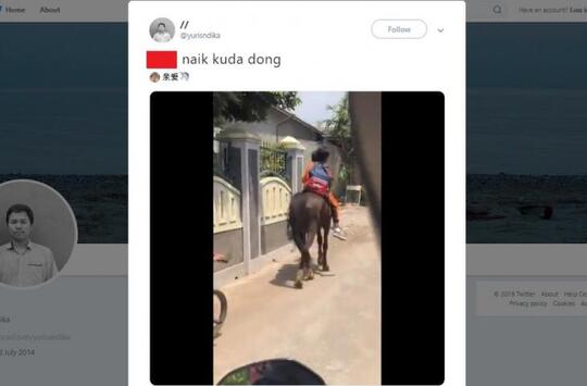 VIRAL! Video "PENAMPAKAN" 2 Bocah SD Boncengan Naik KUDA Ke Sekolah!