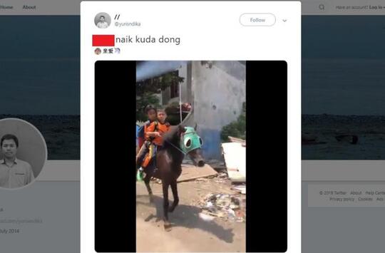 VIRAL! Video "PENAMPAKAN" 2 Bocah SD Boncengan Naik KUDA Ke Sekolah!