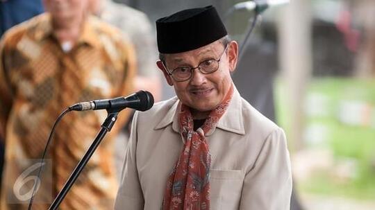 Cinta Sehidup Semati Habibie Ainun, dari Pertemuannya Hingga Makam yang Berdampingan!