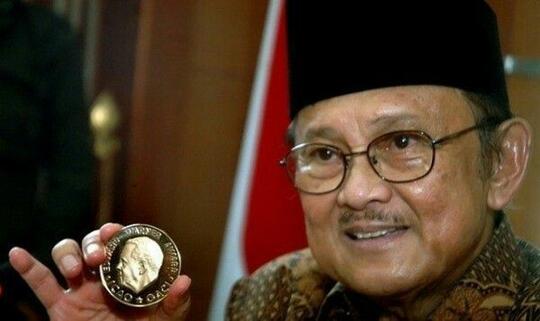 B.J Habibie Unggul dari Einstein. Inilah 5 Tokoh dengan IQ Tinggi di Dunia