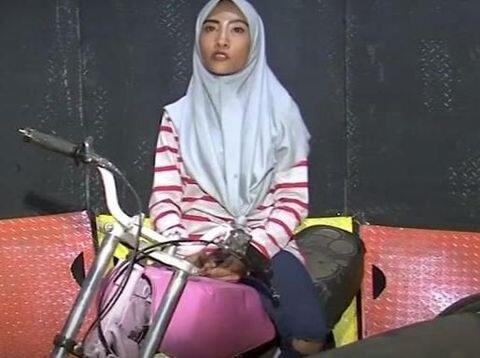Hijabers Penakluk Tong Setan di Pasar Malam