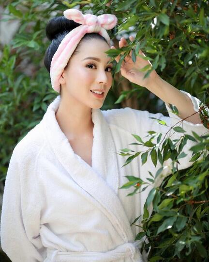 5 Potret Jill Gladys Buktikan Ia Tetap Cantik di Usia 32 Tahun!
