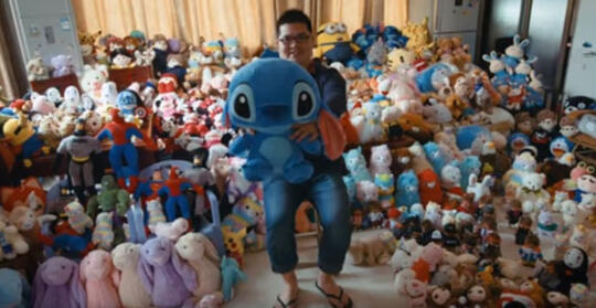 Cuma Setahun, Pria Ini Dapatkan 15 ribu Boneka dari Mesin Capit Boneka
