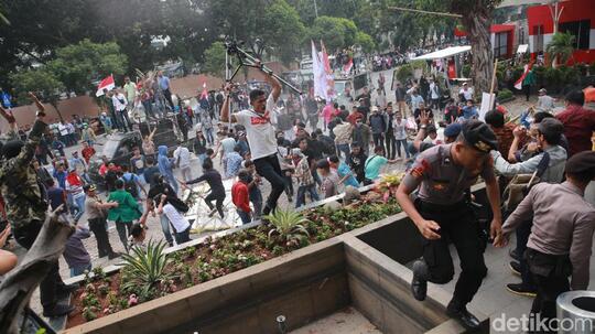 Begini Suasana Demo Berujung Ricuh di KPK
