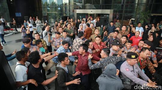Begini Suasana Demo Berujung Ricuh di KPK