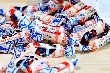 permen legendaris "white rabbit" mengandung protein babi
