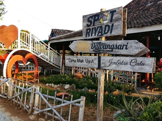Gowes Sepeda ke Spot Riyadi Melihat Candi Prambanan dari sisi berbeda