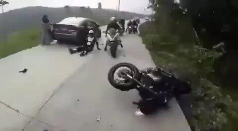 Moge Lakalantas saat Sunmori, Tabrak Mobil hingga Terpental