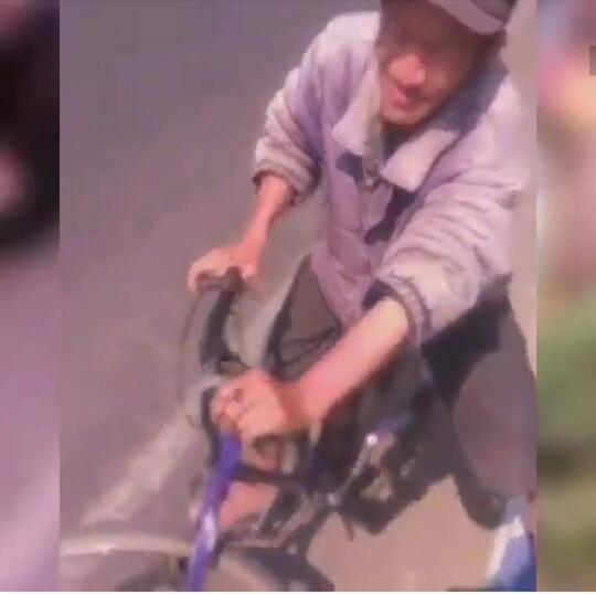 Mengembalikan Dompet Hilang, Kakek Ini Menempuh Jarak Sepanjang 276 Kilometer