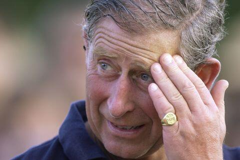 Pangeran Charles Terlihat Selalu Mengenakan Cincin di Kelingkingnya, Ini Alasannya!