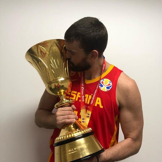 Sepak Bola Indonesia Rusuh Terus? Harumkan Indonesia Melalui Bola Basket