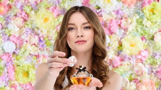 Lakukan Hal Ini Agar Wangi Parfum Kamu Selalu Awet dan Bertahan Lebih Lama!