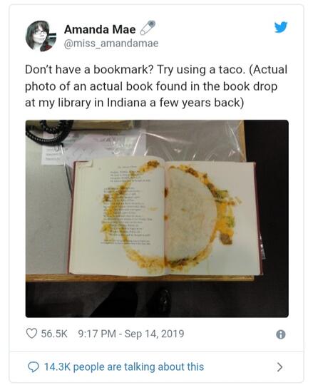 Parah! Makanan Dijadikan Pembatas Buku