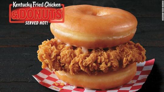 Nggak Cuma KFC, Tempat Ini Juga Pernah Bikin Menu Donut Burger dan Sandwich Kok