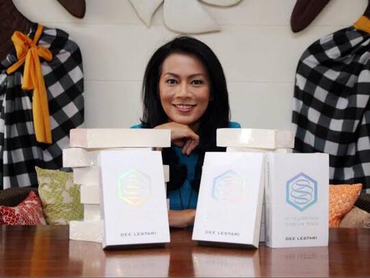 Enny Arrow Penulis Legendaris Indonesia π