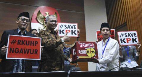 RUU KUHP: Ayam Peliharaan Masuk dan Makan di Kebun Orang, Denda Rp 10 Juta
