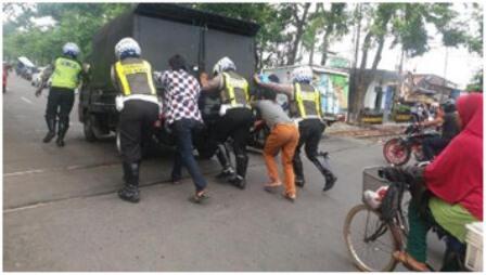 Mobil Mogok di Perlintasan Kereta Api? Jangan Panik!