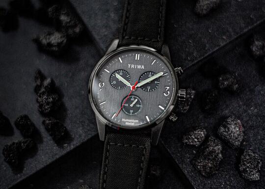 Keren Gan! Jam Tangan Ini Terbuat dari Lelehan Senjata Api