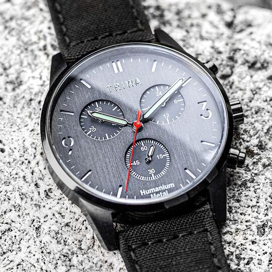 Keren Gan! Jam Tangan Ini Terbuat dari Lelehan Senjata Api