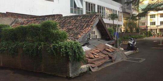 Rumah Reyot "Nyempil" di Tengah Apartemen Mewah Jakpus, Ini Kisah Sang Pemilik