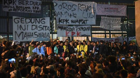 Benarkah Demo Mahasiswa Tidak Disiarkan TV Indonesia Karena Dikuasai Cina dan PKI?