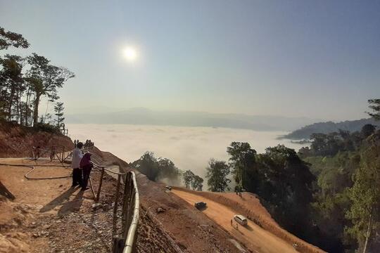 Segala Hal yang Harus Kamu Ketahui Soal Objek Wisata Negeri di Atas Awan Gunung Luhur