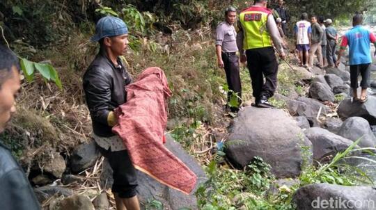 Gila! Usai Bunuh Bocah, Ibu dan Putranya Inses di Samping Mayat