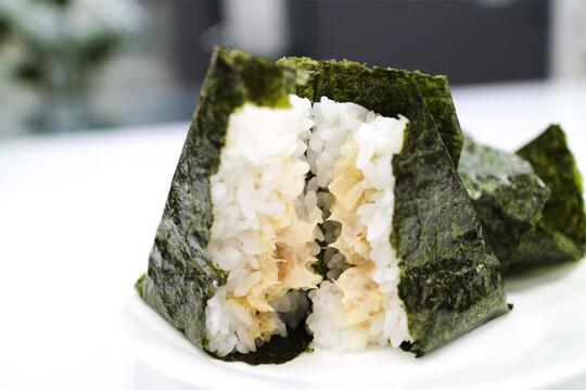 10 Isian Onigiri Terfavorit yang Harus Agan Coba Saat Traveling ke Jepang