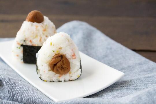10 Isian Onigiri Terfavorit yang Harus Agan Coba Saat Traveling ke Jepang