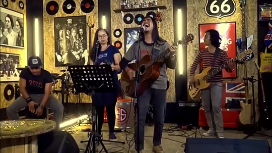 Viral Video Mang Mawang Lagu "Kasih Sayang Kepada Orang Tua" Lucu, Aneh atau Unik?