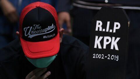 KPK Diperlemah Koruptor Berpesta