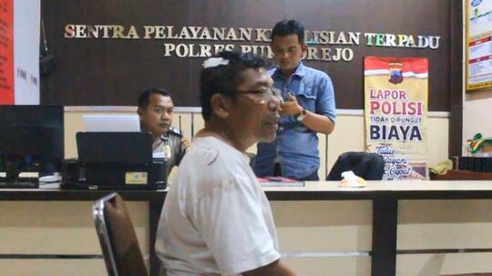 Diduga Gila, Anak Ustadz Bacok Pendeta di Pintu Gereja