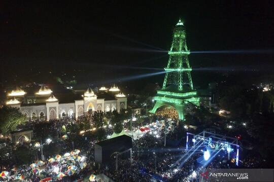 Tak perlulah pergi ke Paris untuk Melihat Menara megah. Cukup ke Gorontalo saja