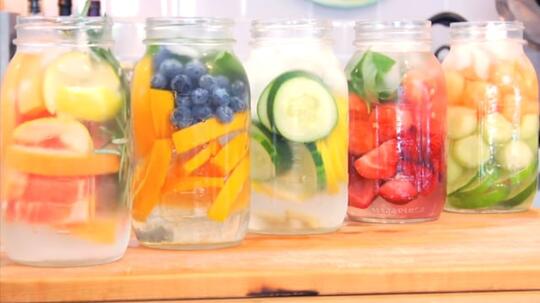 Mitos Atau Fakta? Minum Infused Water Bisa Turunkan Berat Badan, dan Mencegah Penuaan
