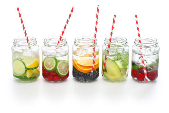 Mitos Atau Fakta? Minum Infused Water Bisa Turunkan Berat Badan, dan Mencegah Penuaan