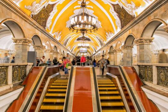 Bukan Hotel Atau Museum, Stasiun Kereta Bawah Tanah Ini Cantik Banget!