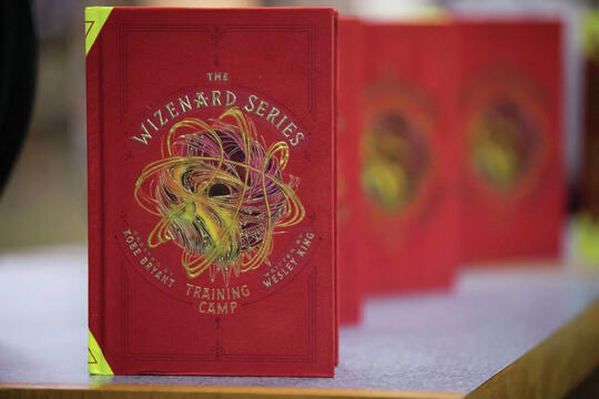 Dari Novel hingga Menjadi Sneakers, Begini Wujudnya!